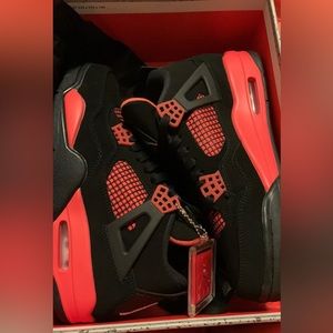 Jordan 4’s red thunder